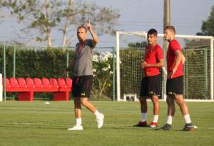 Milton Mendes dá pistas de possível time que enfrentará o Atlético-PR