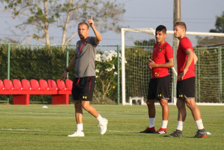 O comandante do Leão trabalhou na tarde desta terça-feira, no campo 2 do Centro de Treinamento (Foto: sportrecife.com.br)