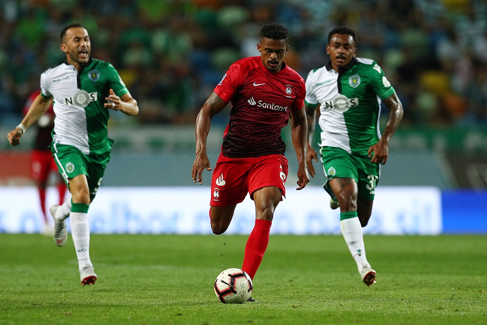 Português: Ex-Vasco e Coritiba, meia espera fazer grande temporada no Marítimo