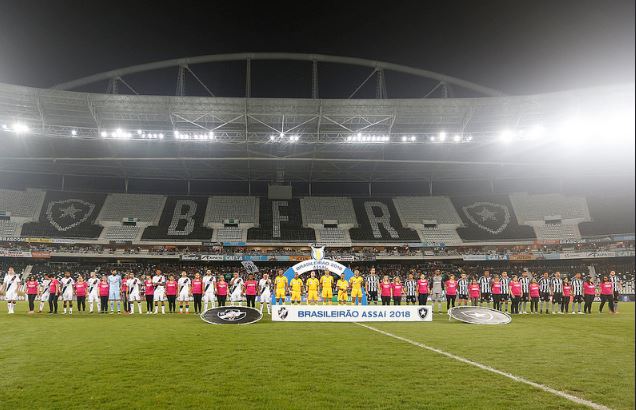 Pimpão questiona arbitragem contra Botafogo e lamenta gol tomado