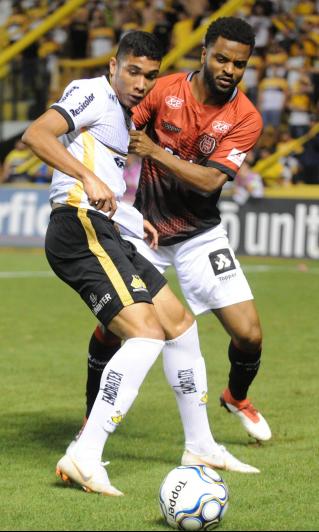 Criciúma 0 x 1 Brasil de Pelotas – Gol nos acréscimos acaba com série invicta