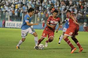 Série B: Torcedor do Paysandu que jogou sal grosso é atuado por desacato