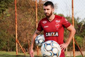 Série B: 'É um jogo chato', diz meia do Vila Nova sobre duelo contra o lanterna