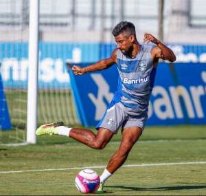 Léo Moura corre no campo e acelera recuperação no Grêmio para duelo contra Palmeiras