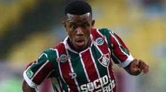 Calazans celebra volta ao Flu e diz que pensou em parar após agressão de flamenguistas