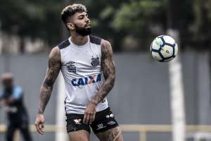 Embalado, Santos deve ter trio de ataque no clássico contra o Corinthians