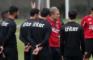 Sem Everton, Aguirre volta a fechar treino e faz mistério no São Paulo