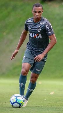 Leandrinho pode entrar no meio-campo