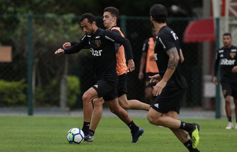 São Paulo finaliza preparação para encarar o Inter com trabalho tático fechado