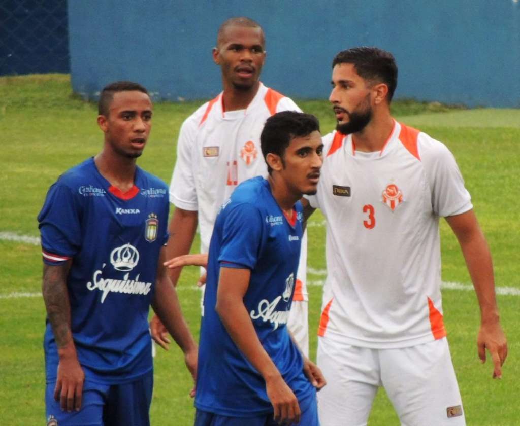 São Caetano busca empate com Atibaia (Foto: Fabrício Cortinove)