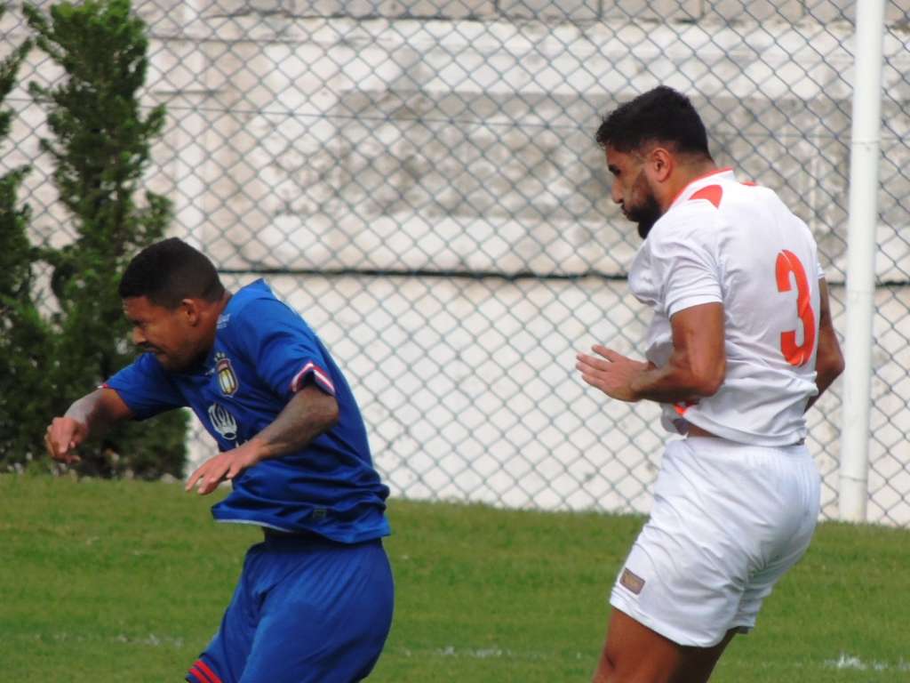 Tendo ainda chances de classificação, o Pequeno Gigante visita o Votuporanguense na quarta-feira (Foto: Fabrício Cortinove)