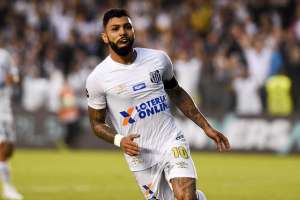 Gabigol faz graça e zoa Corinthians após gol em clássico. Veja!