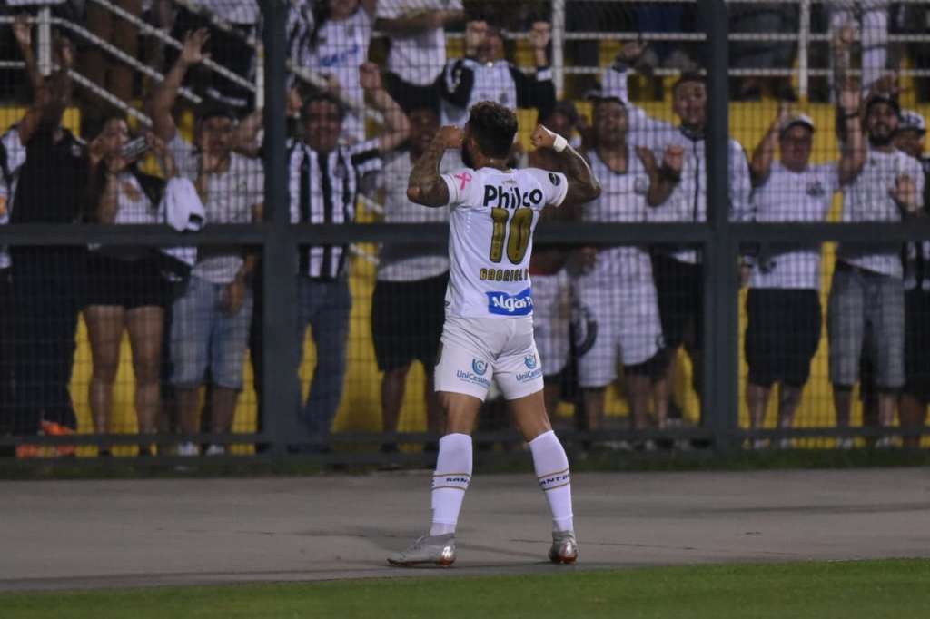 Gabigol marca e Peixe vence clássico no Pacaembu