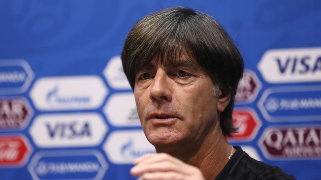 Löw lamenta erros no ataque e atribui derrota à inexperiência do time da Alemanha
