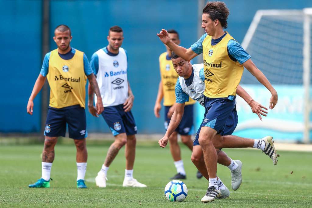 Desfalcado de meio time, Grêmio tenta quebrar tabu contra o Palmeiras no Pacaembu