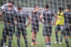 Sem Chará, mas reforçado, Atlético-MG busca recuperação contra o América-MG