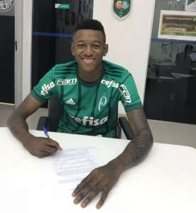 Jornal afirma que Barcelona observa zagueiro Vitão, do Palmeiras