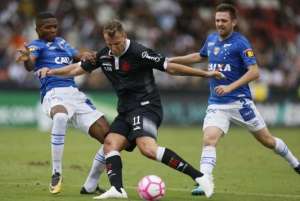 Cacá aproveita chance no Cruzeiro, é eleito melhor em campo e ganha relógio