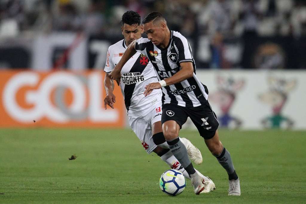 Há quatro jogos invicto no Brasileiro, Botafogo joga para dar bom salto na tabela