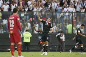 Maxi López vê Vasco forte em São Januário na briga contra o rebaixamento