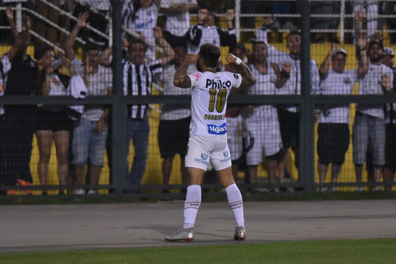 Após vitória em clássico, Santos inicia semana com indefinição sobre Bambu