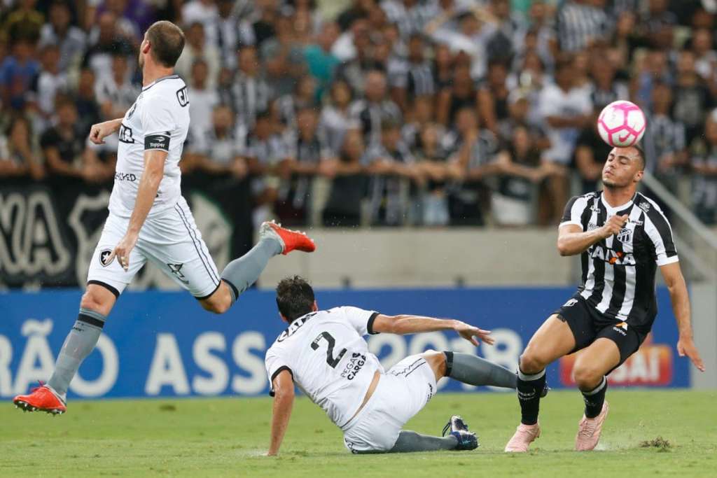 Volante do Ceará reclama de gols perdidos e afirma: 'Resultado ruim' 