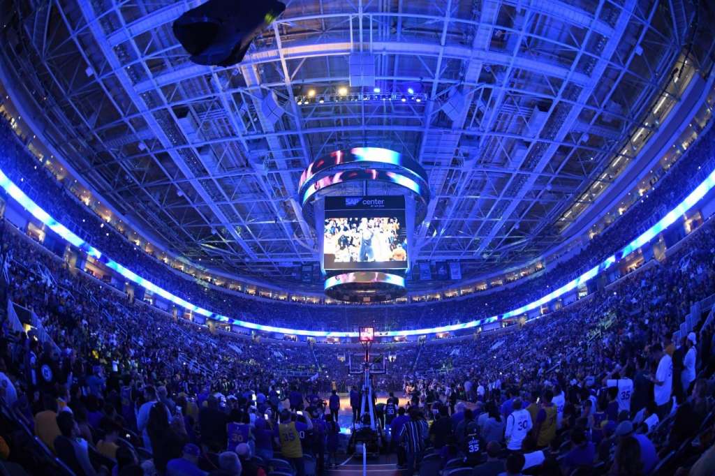 NBA começa nesta terça com Warriors mais favorito do que nunca