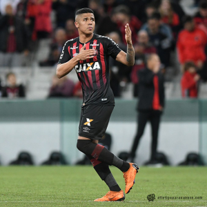 Substituto de Pablo, Bergson comemora fase artilheira no Atlético-PR