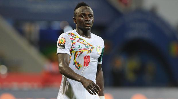 Inglês: Com o Senegal, Mané sofre fratura no polegar e vira dúvida no Liverpool