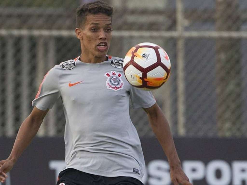 Pedrinho e Jonathas são as opções de Jair para mudar ataque do Corinthians