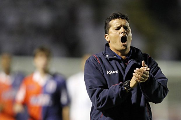 Claudinei Oliveira deixa o Paraná e já acerta como técnico da Chapecoense