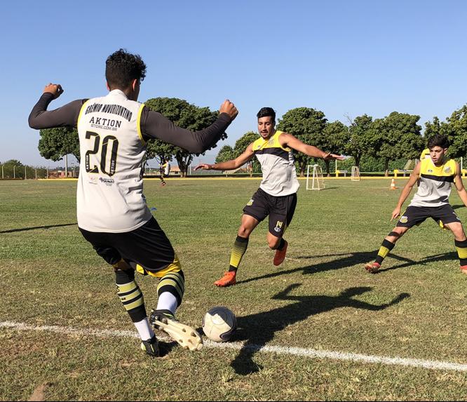 A base do Novorizontino, sub-15 e sub-17, enfrentam as equipes do Santos no próximo domingo (Foto: Thomas Jannuzzi)