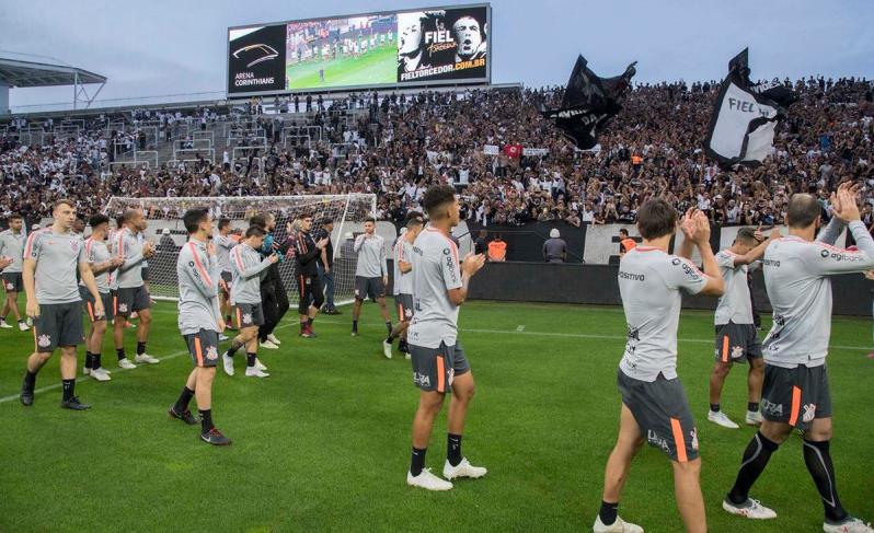 Os milhares que estiveram presentes tentaram fazer o seu papel e cantaram em apoio aos jogadores (Foto: Divulgação/SC Corinthians)