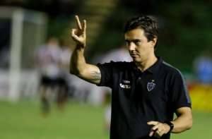 Jogadores do Atlético-MG defendem a permanência de Thiago Larghi no comando