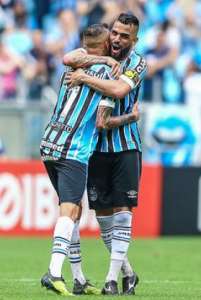 Com ruptura na sola do pé, Luan preocupa o Grêmio e Kannemann é mais um machucado