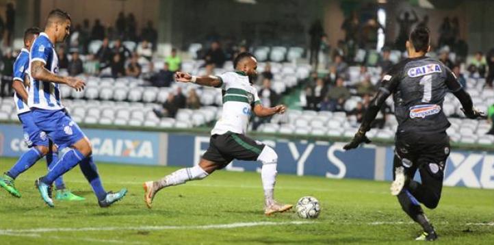 Coritiba levou o gol, mas reagiu rápido e depois tentou buscar a vitória todo tempo. Foto: CFC/Oficial