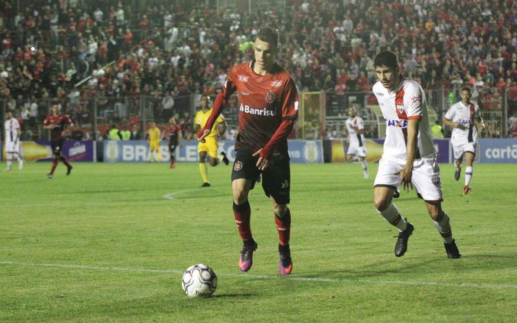 Atlético-GO derrota o Brasil em Pelotas - Carlos Insaurriaga / GEB