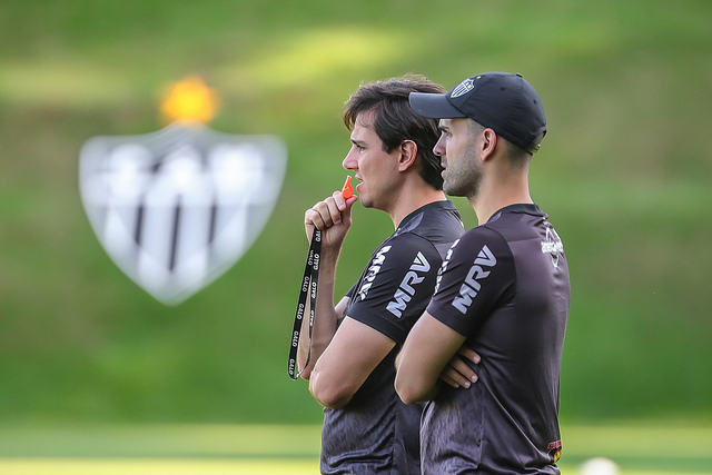 Sem entusiasmar no Brasileirão, Atlético-MG demite Thiago Larghi
