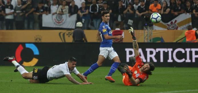 O iluminado Arrascaeta fez o gol da vitória depois de enfrentar viagem de 24 horas do Japão a São Paulo