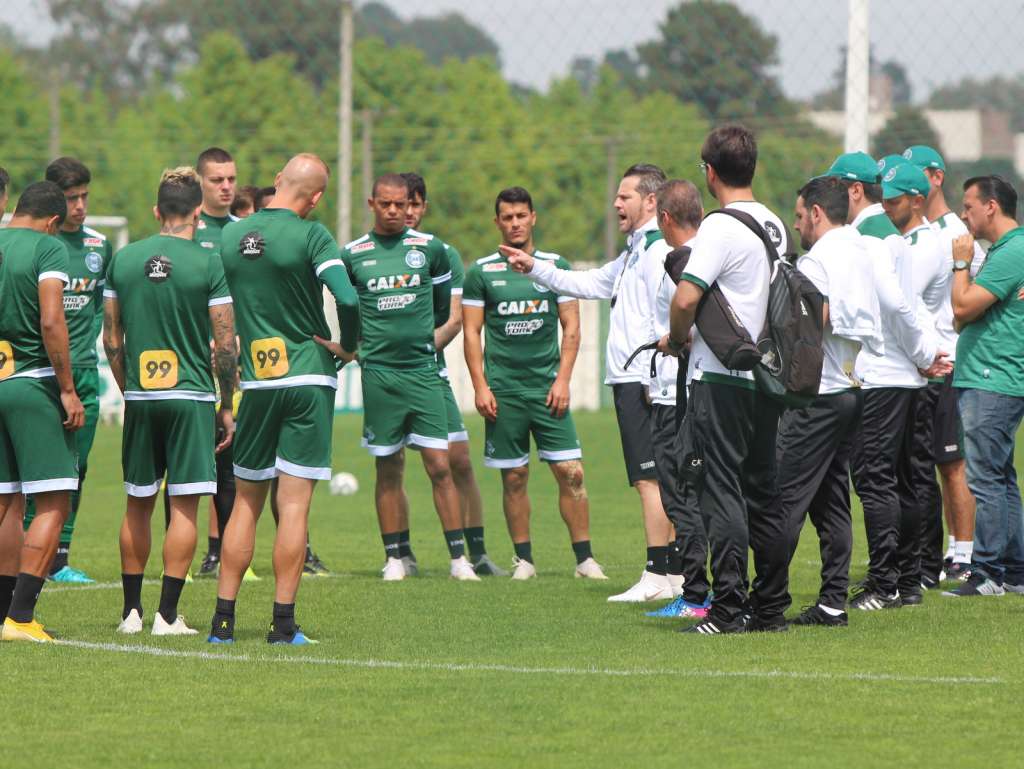 O papo rolou solto entre jogadores, comissão e diretoria