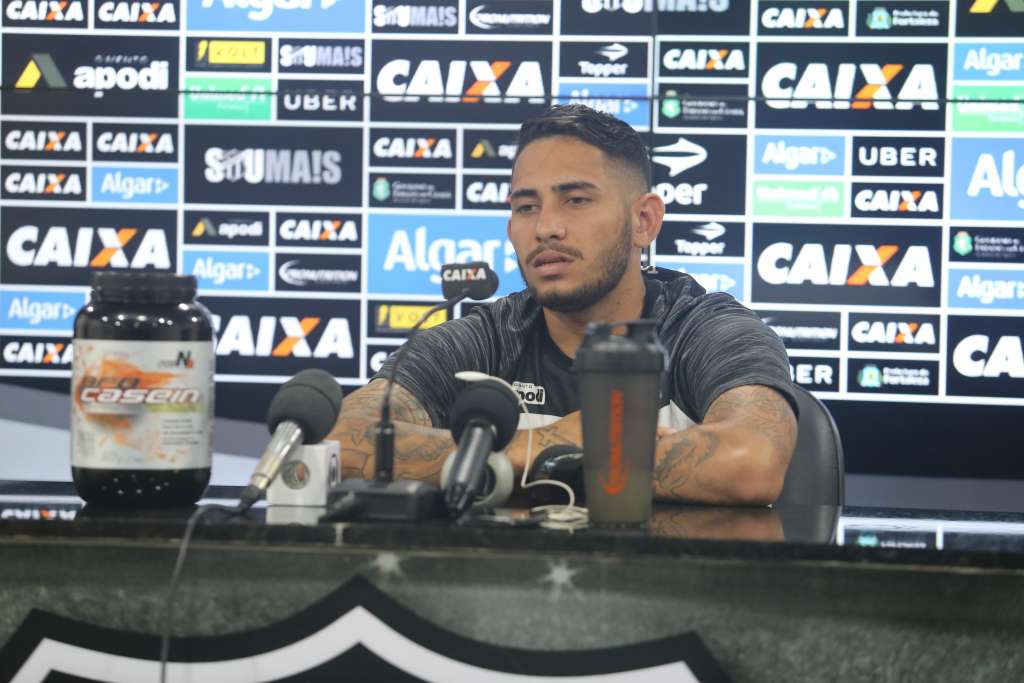 Depois de cumprir suspensão, atacante retorna ao time no duelo contra o Palmeiras (Foto: Felipe Santos/cearasc.com)