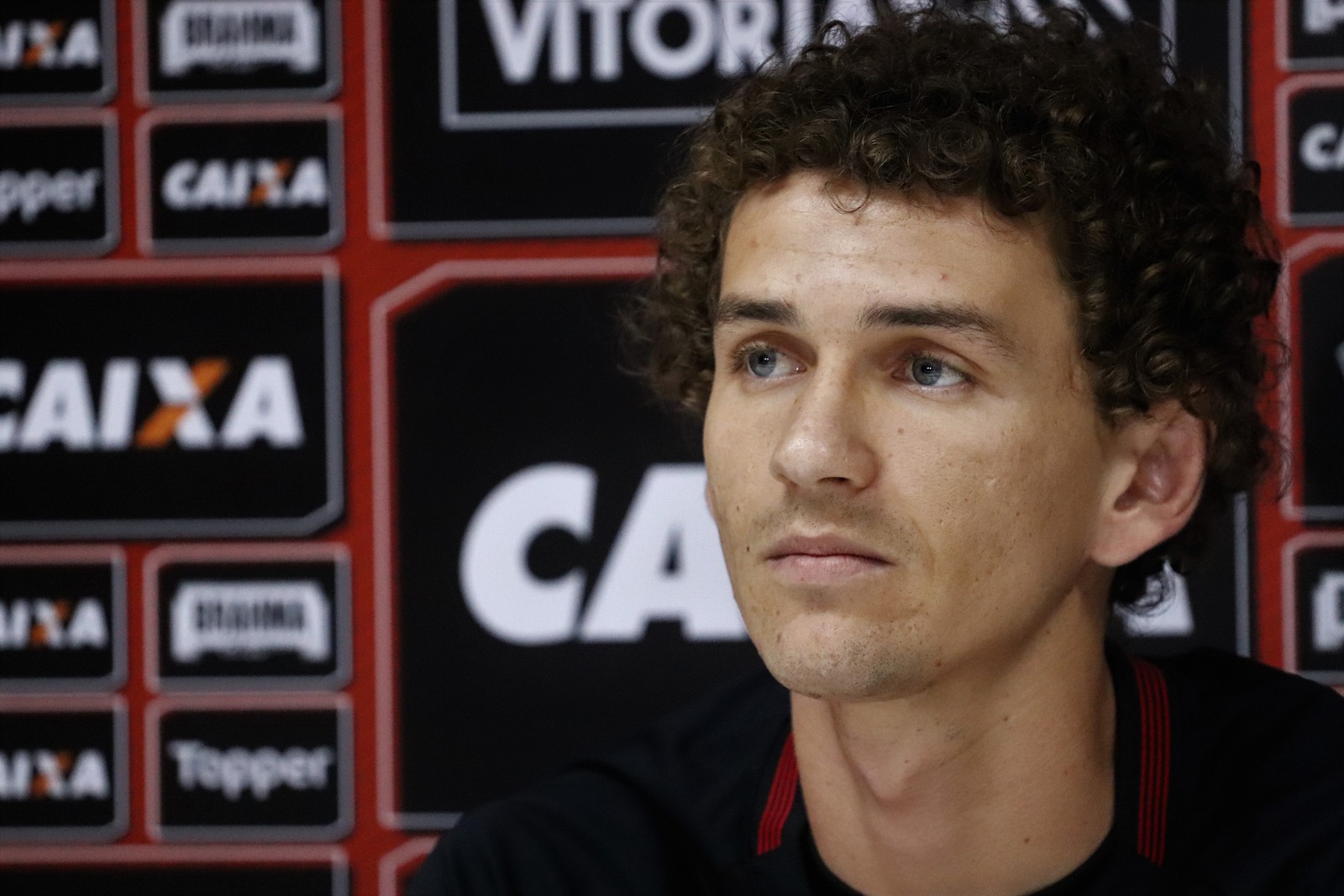 Fabiano diz que pressão sobre o Corinthians pode ajudar o Vitória