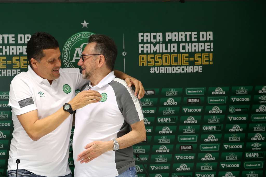 Chapecoense apresenta Claudinei Oliveira: 