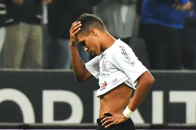 Empresário de Pedrinho recua e diz que se excedeu ao apontar saída do Corinthians