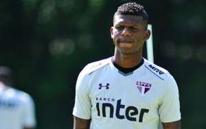 Arboleda volta aos treinos e reforçará o São Paulo após quase um mês fora do time