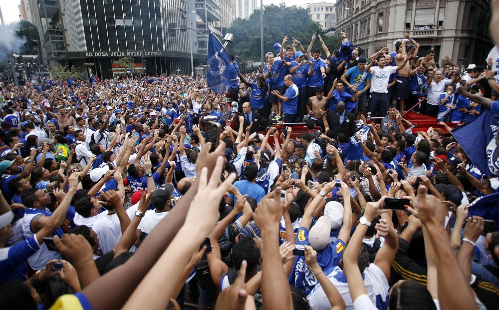 Copa do Brasil: Cruzeirenses param Belo Horizonte e festejam título! VEJA VÍDEO