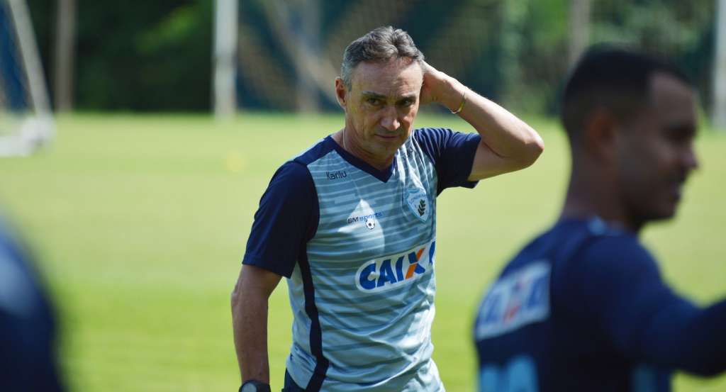 Roberto Fonseca escondeu o time do Londrina - Gustavo Oliveira/Londrina EC