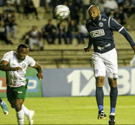 Luizão marcou de cabeça o gol da vitória do São Bento sobre o Guarani