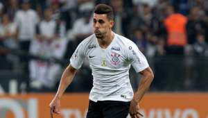 Com dores no pé esquerdo, Avelar vira dúvida no Corinthians