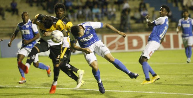 São Bento forçou bastante no ataque, mas não saiu do empate sem gols com o Criciúma